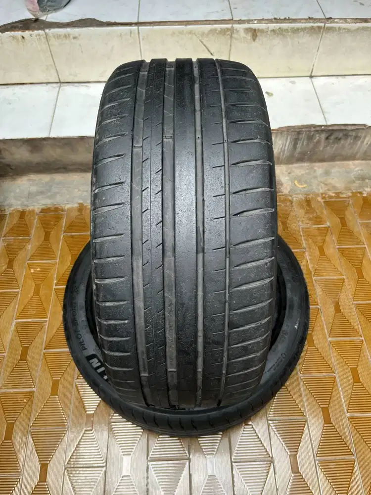 Ban Michelin Pilot Sport 4 225 40 r18 1Pcs