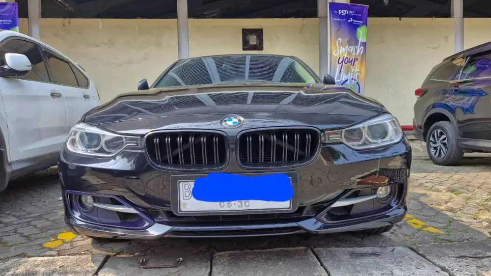 Dijual 2014 BMW 320i Sport Hitam