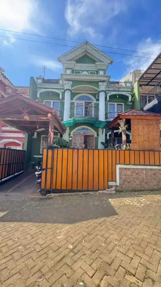 Di jual murah vila mewah siap huni lokasi di green Apple Cipanas