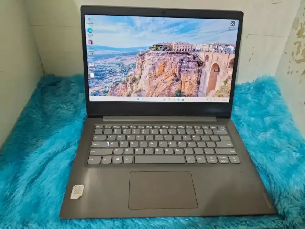 Lenovo IP V14 Slim/AMD 3020E/RAM 4gb/SSD 256/VGA AMD RADEON/Model Slim
