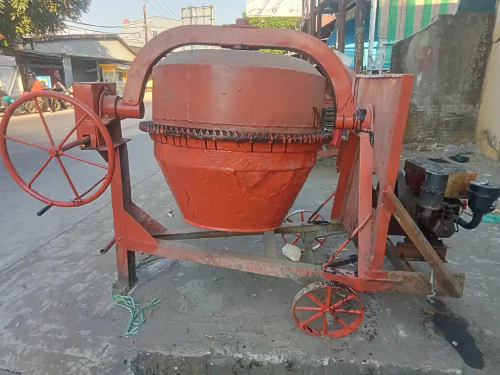 Molen cor merek gloria kapasitas semen 50 kg, mesin Jiang Dong 8 PK