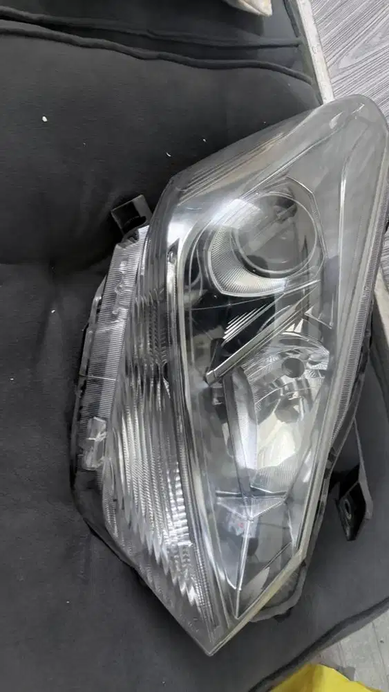 Lampu Kanan Agya