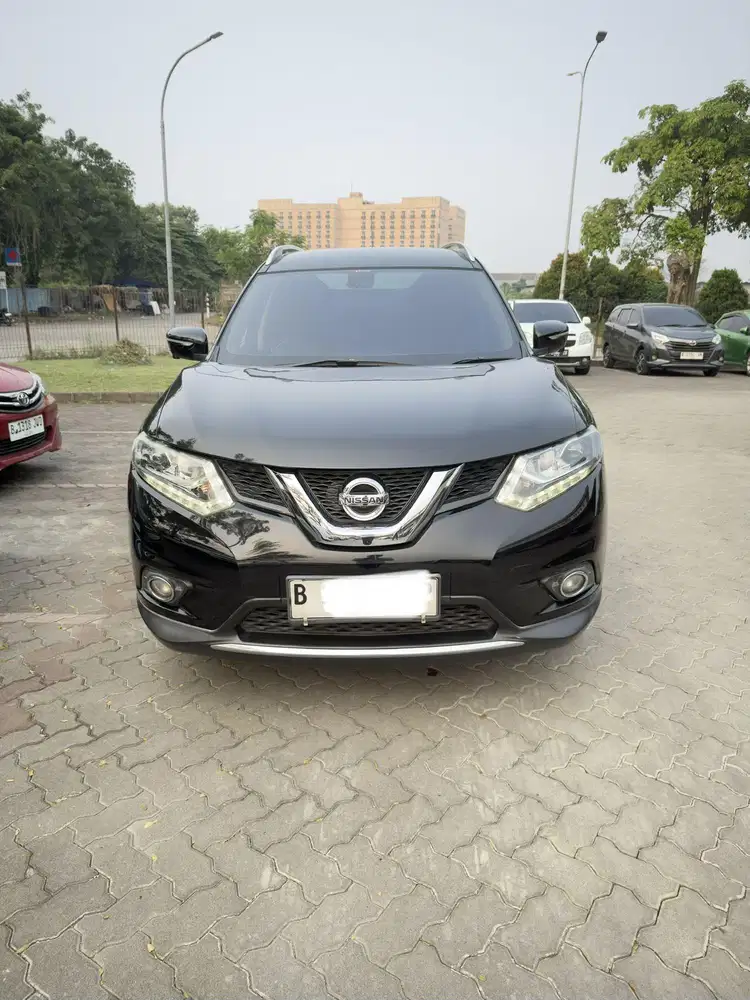 Nissan Xtrail 2016 T32 Matic hitam 2500CC