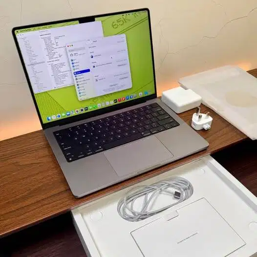 MacBook Pro 14 inch M2 Pro Original likenew fullset