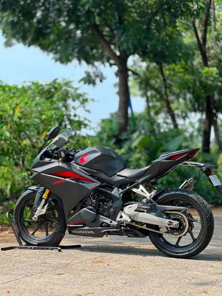 HONDA CBR250RR ABS 2018 HITAM DOFF KM RENDAH PAJAK PANJANG SUPERB
