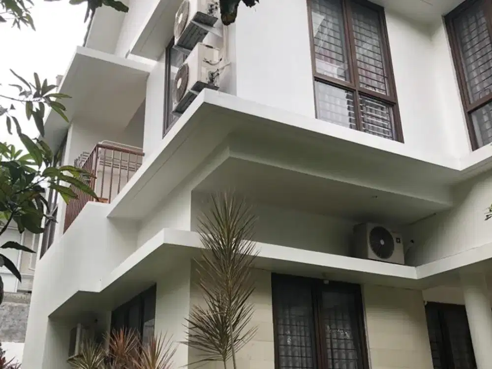 Dijual Rumah Bagus Strategis Posisi Hoek Dekat Fresh Market Bintaro di Discovery Bintaro Tangsel Gb 18359