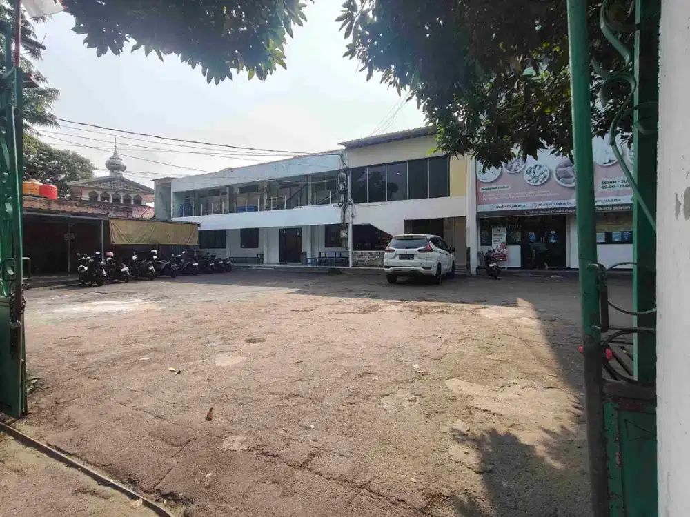 Disewakan Bangunan 1 lantai, Strategis untuk usaha, parkir luas 10 mobil, akses 2 mobil jalan utama Tebet, Jaksel