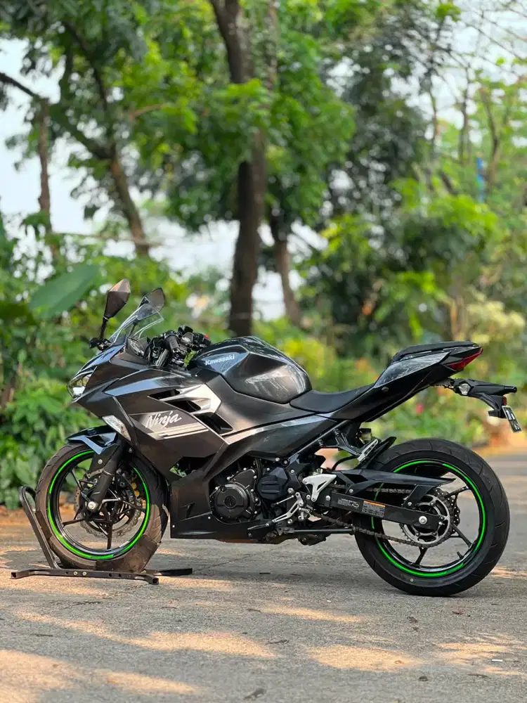 KAWASAKI NEW NINJA 250 FI 2022 GREY LOW KM PAJAK PANJANG SIAP NGEBUT