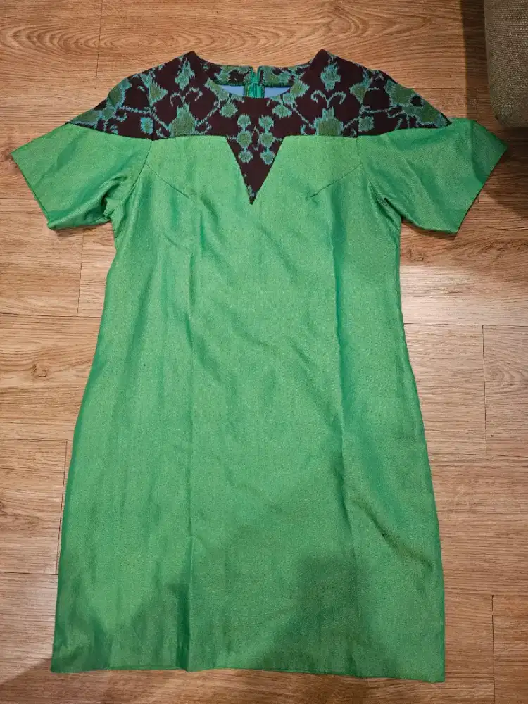 Baju Pesta / Undangan keren ukuran L, lingkar dada +/- 95 cm
