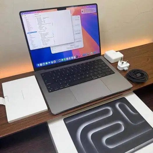 MacBook Pro 14 inch M3 Original likenew fullset