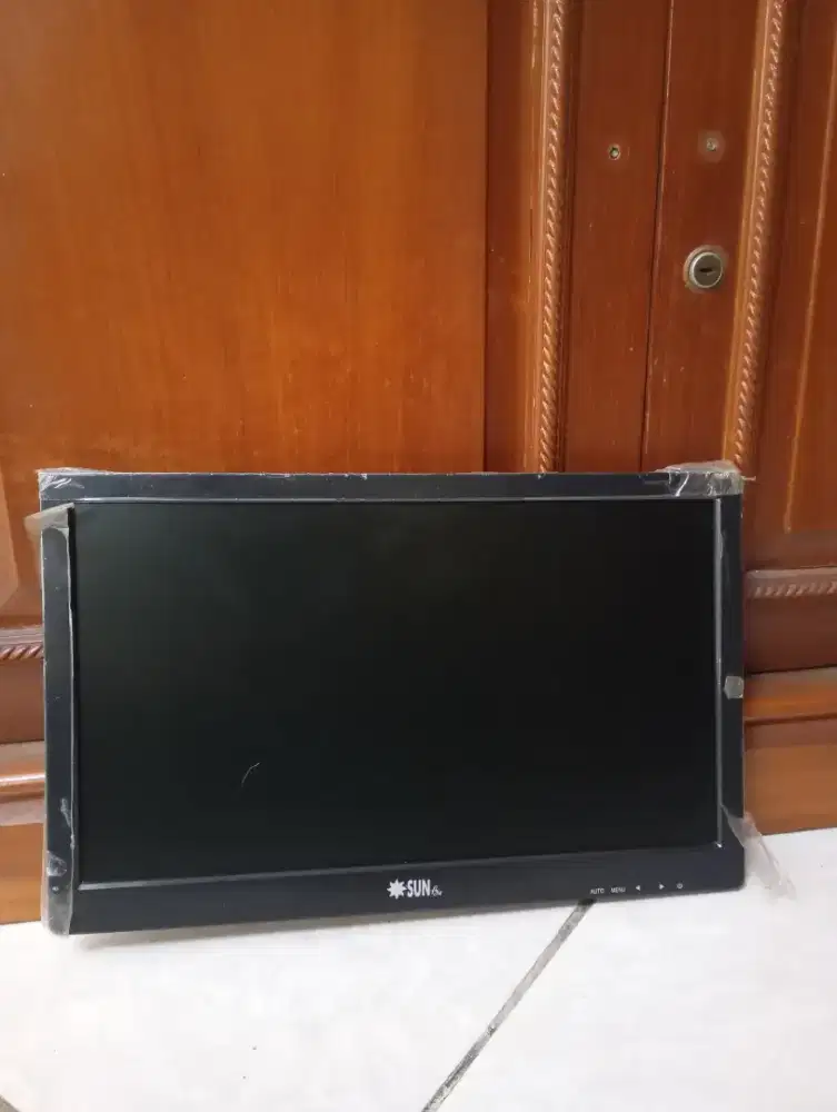 Monitor LED 16inc Wide