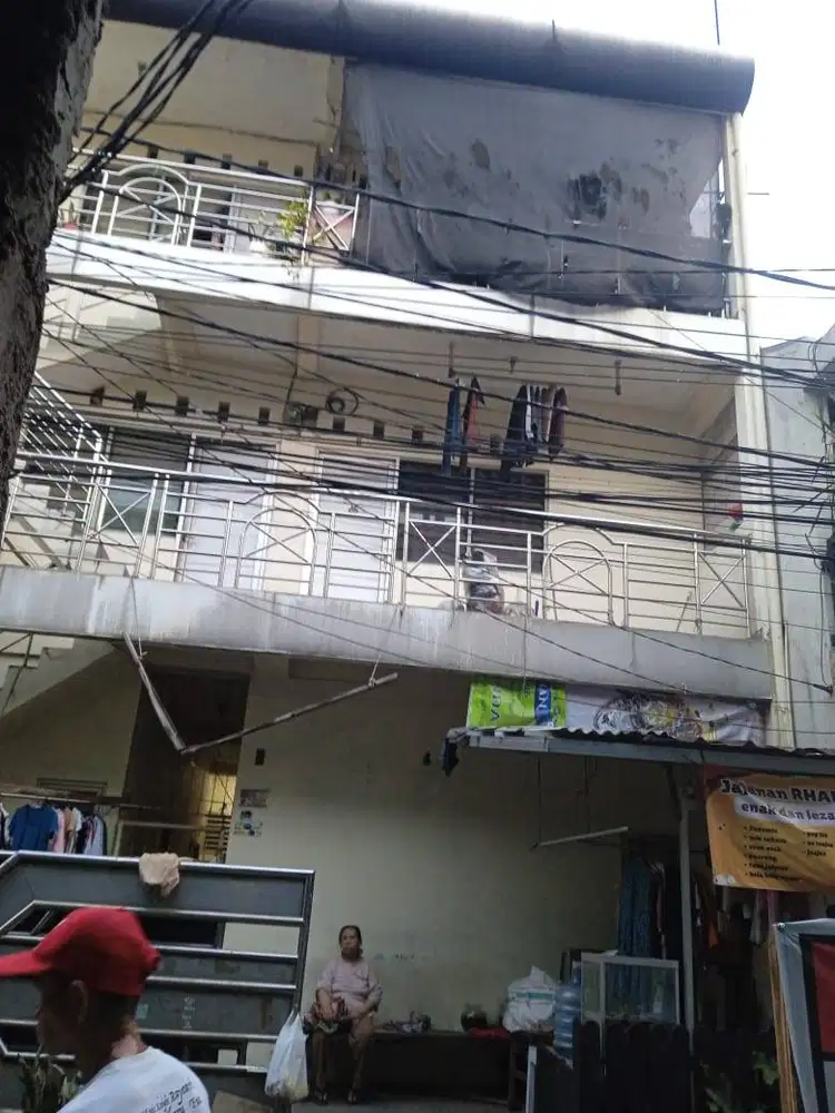 Rumah Kost 3 Lantai Dekat Universita Borobudur dan Mall Cipinang Indah