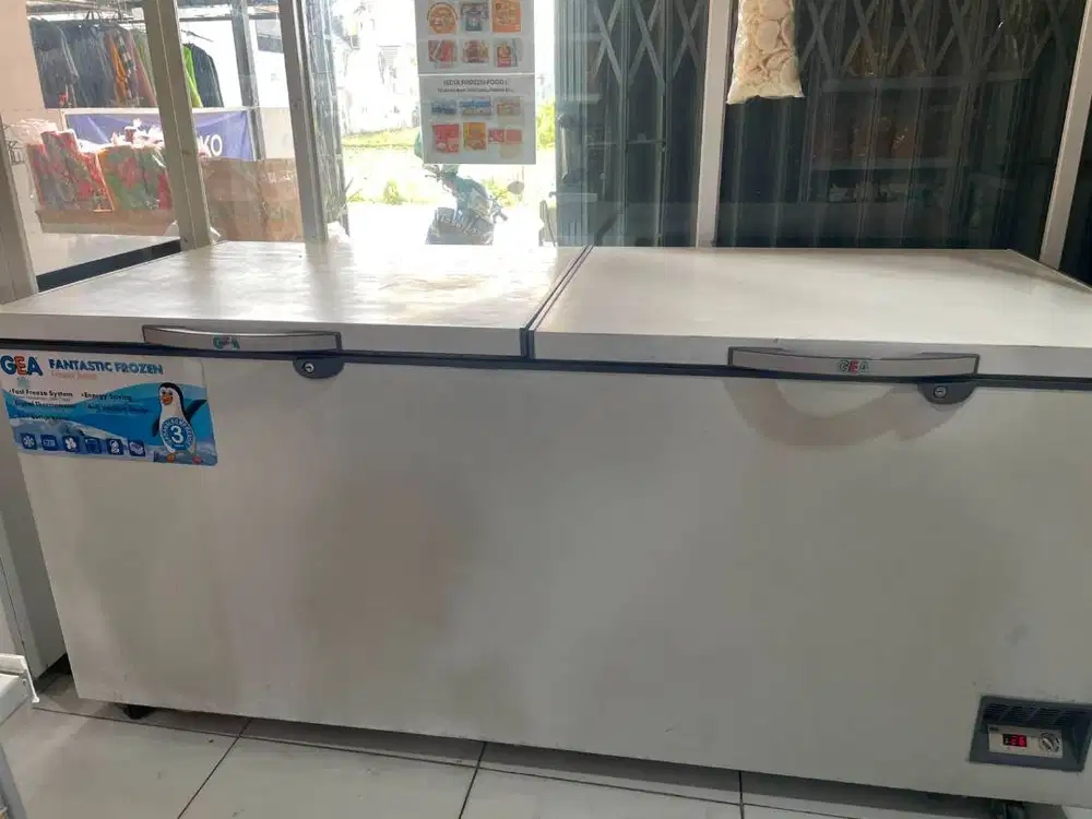 Freezer box bekas murah merk GEA 900L mulus siap pakai