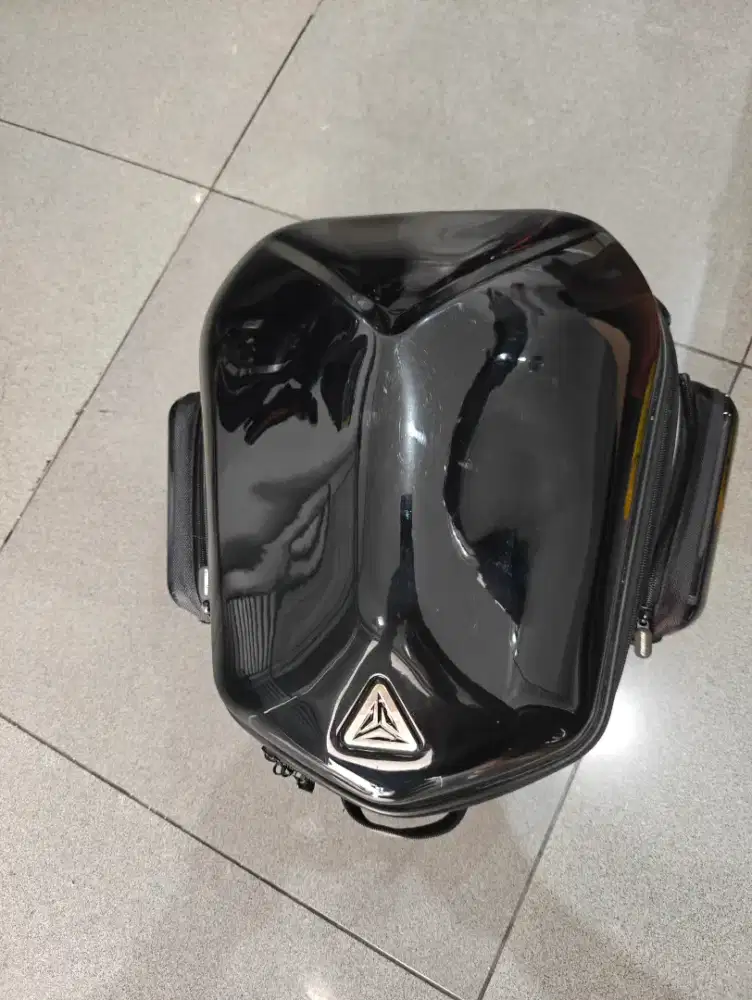 Tas top box / tail box.