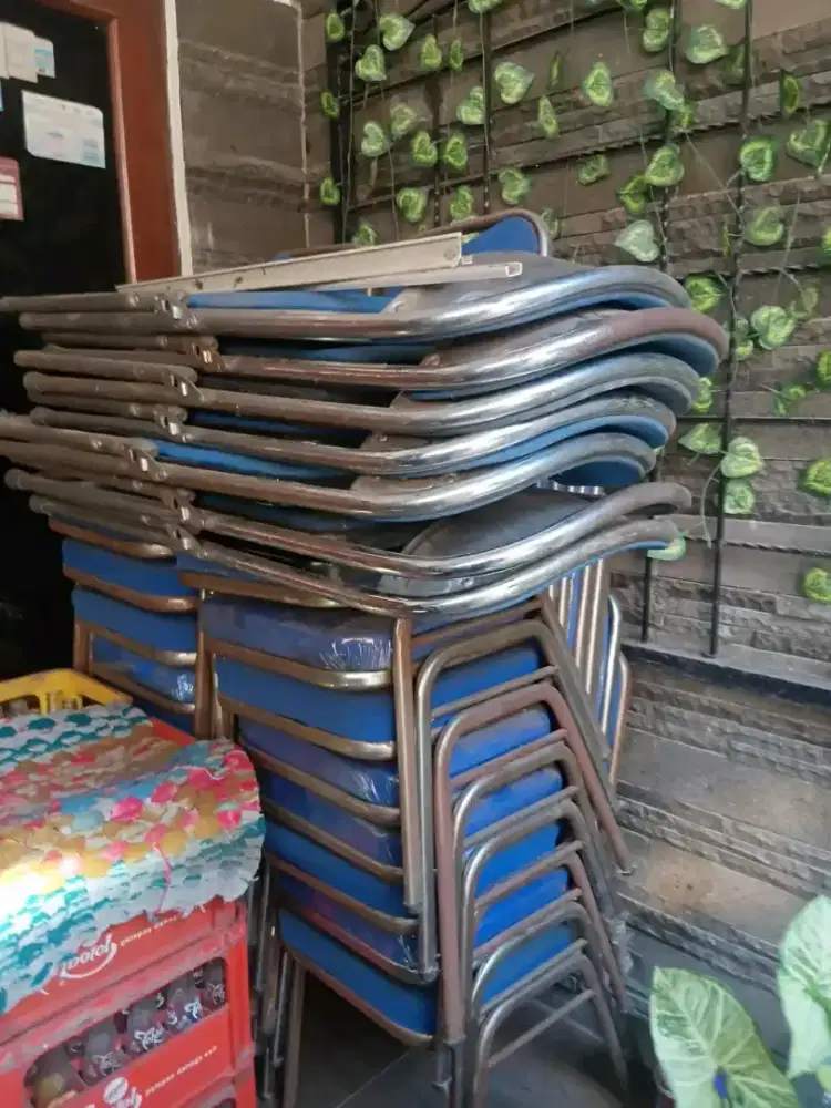 Kursi susun dan lipat
