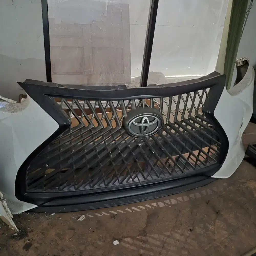 Bemper mobil toyota sienta custom model lexus
