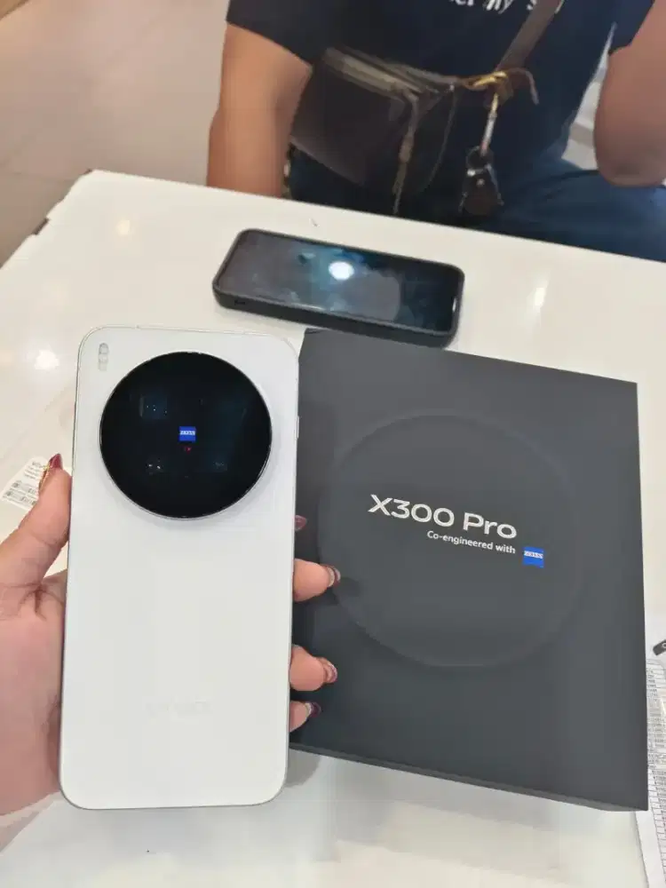 Kredit Vivo X300 Ultra 1TB Bunga 0% DP 0 Rupiah Tenor 24 Bulan