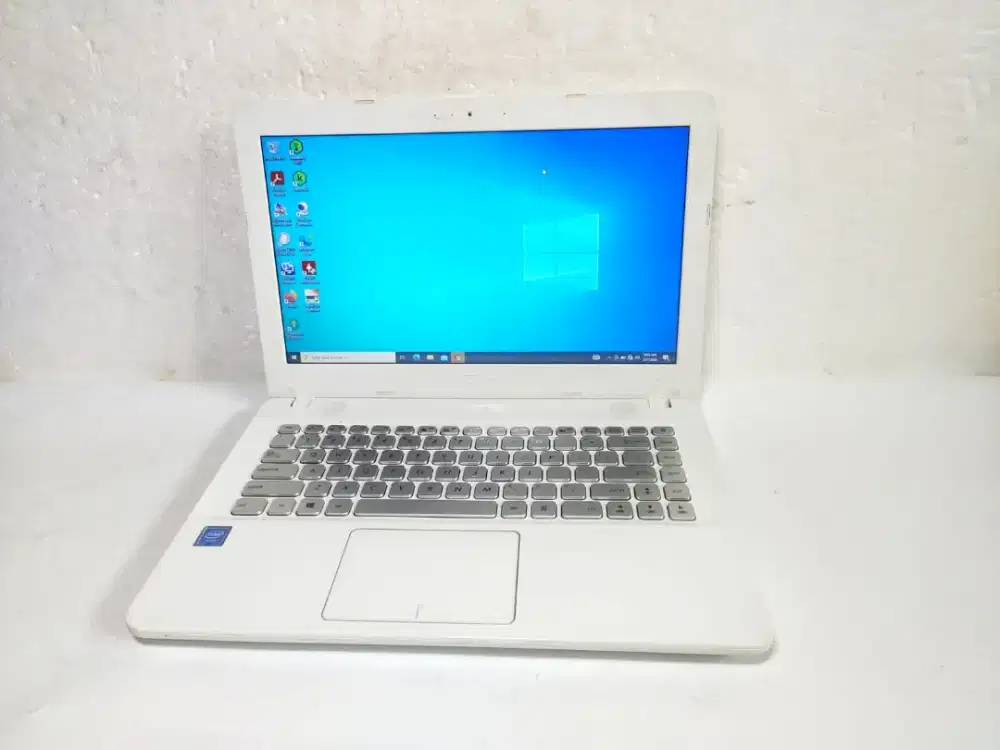 B1016 Asus X441N N3350 Ram 4GB hdd 500GB mulusss
 keyboard baru