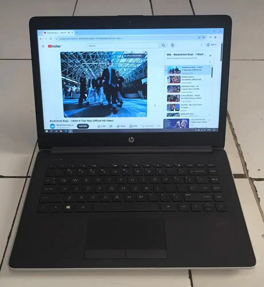 Laptop hp 240 slim mulus semua normal i3 gen 7 SSD 256 Batre 4 jam
