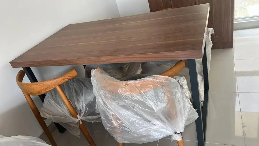 Set Meja Makan (incl. 4 kursi)