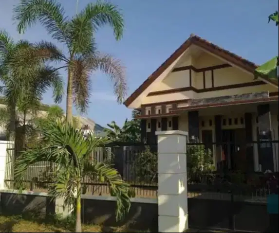 Rumah Dijual Strategis Pinggir Jalan Raya
