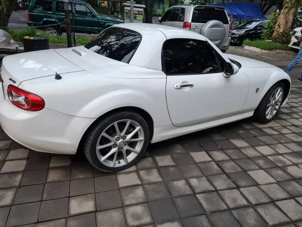Mazda MX5 Automatic Putih Bensin th 2012 Pribadi