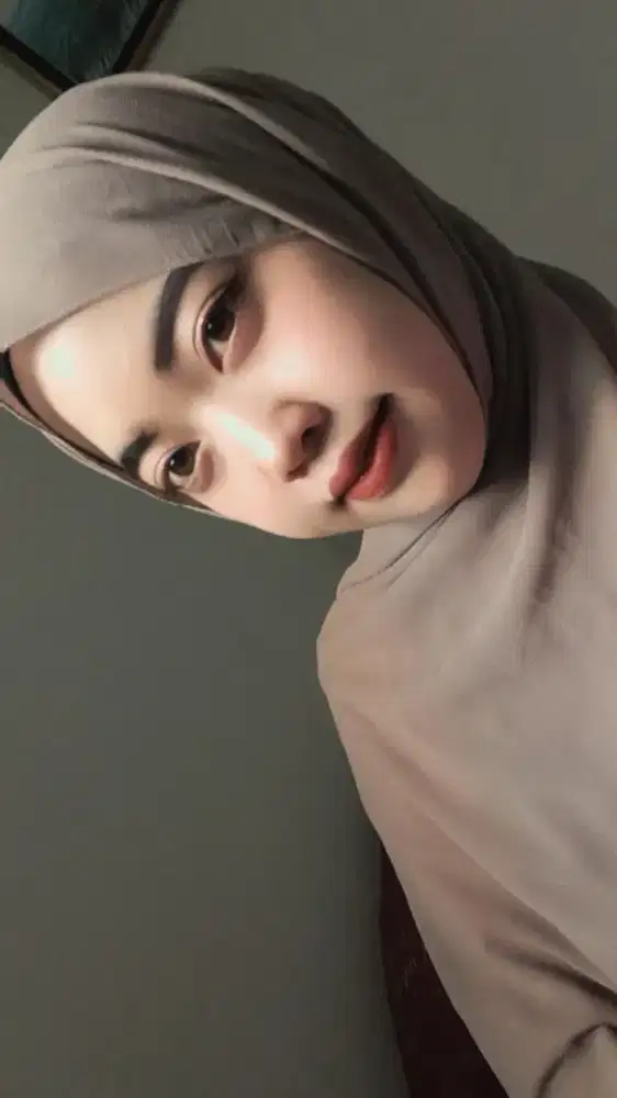 Cari kerjaan art atau kerja apa aja asal halal