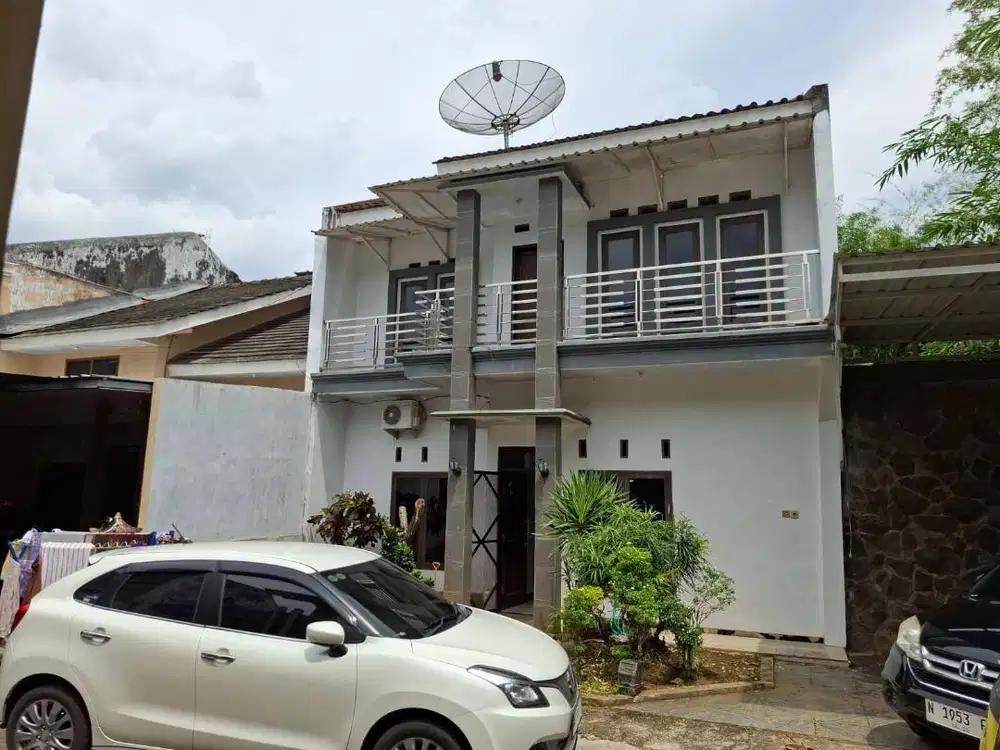 Dikontrakkan Rumah 2 Lt Perumahan One Gate System di Kepanjen Malang