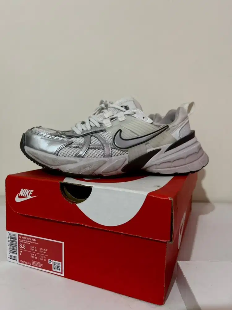 Nike V2K Run Original Platinum Tint Metallic Silver EU40 US W8.5