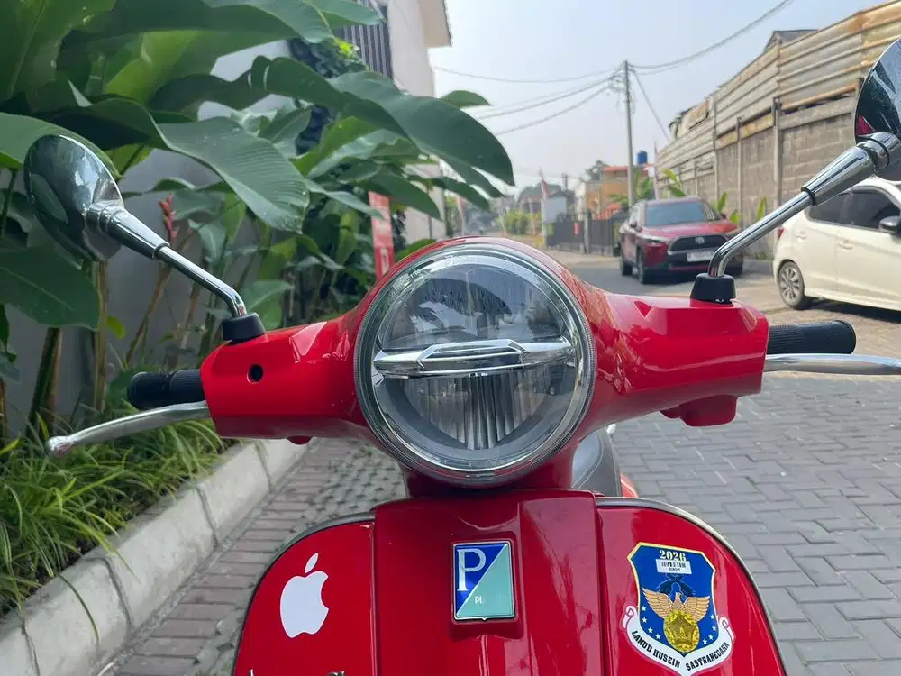Vespa LX 125 Merah Menyala