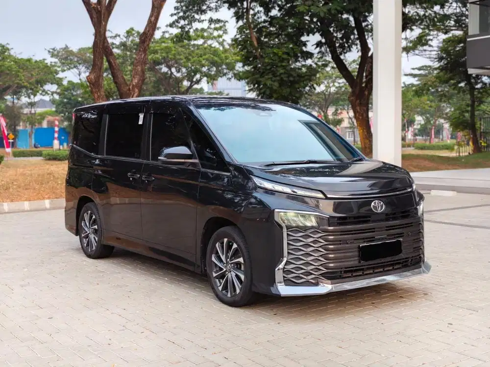 [Pajak Panjang] Toyota Voxy 2.0 AT 2023