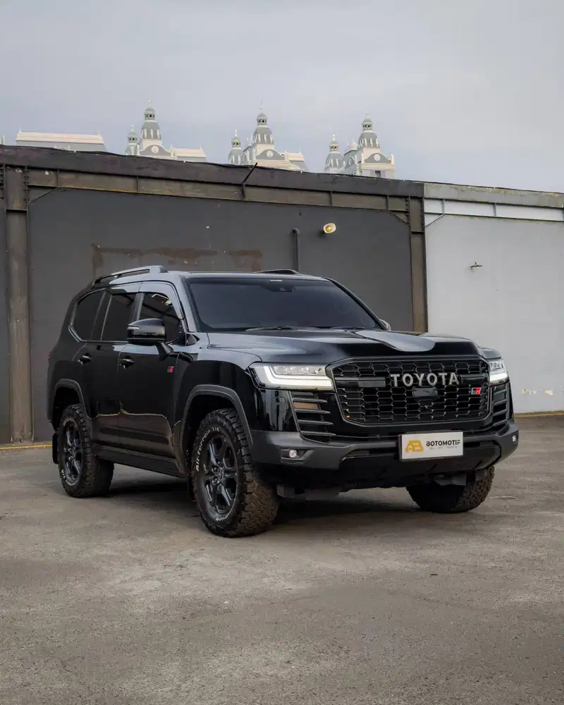 Toyota Land Cruiser 300 GR Sport 4x4 AT 2023
