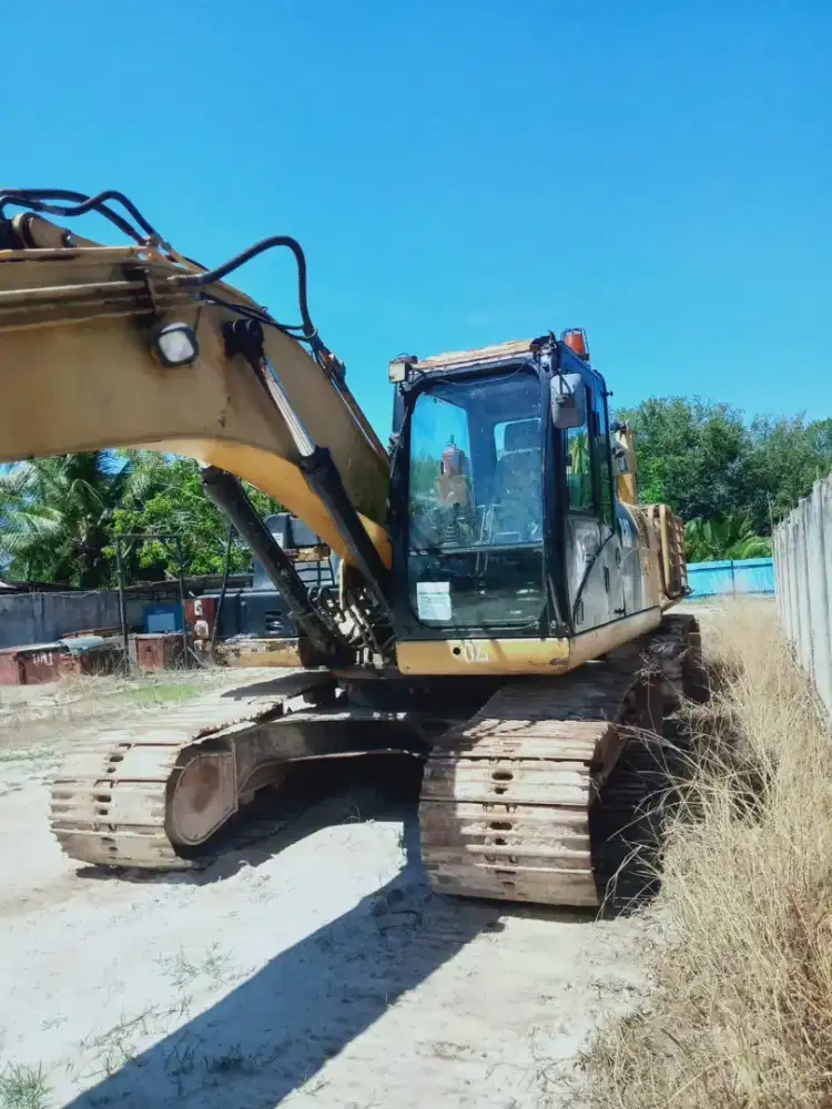 Dijual Excavator Caterpillar 320D2 Tahun 2014 Siap Jalan