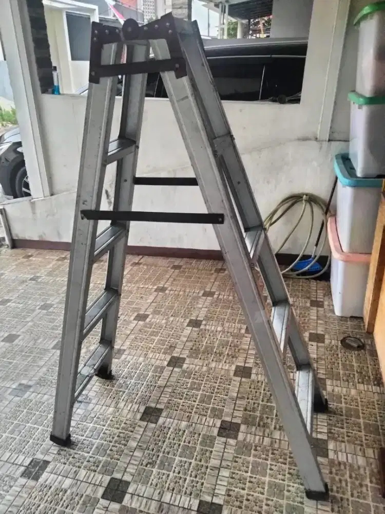 Tangga aluminium