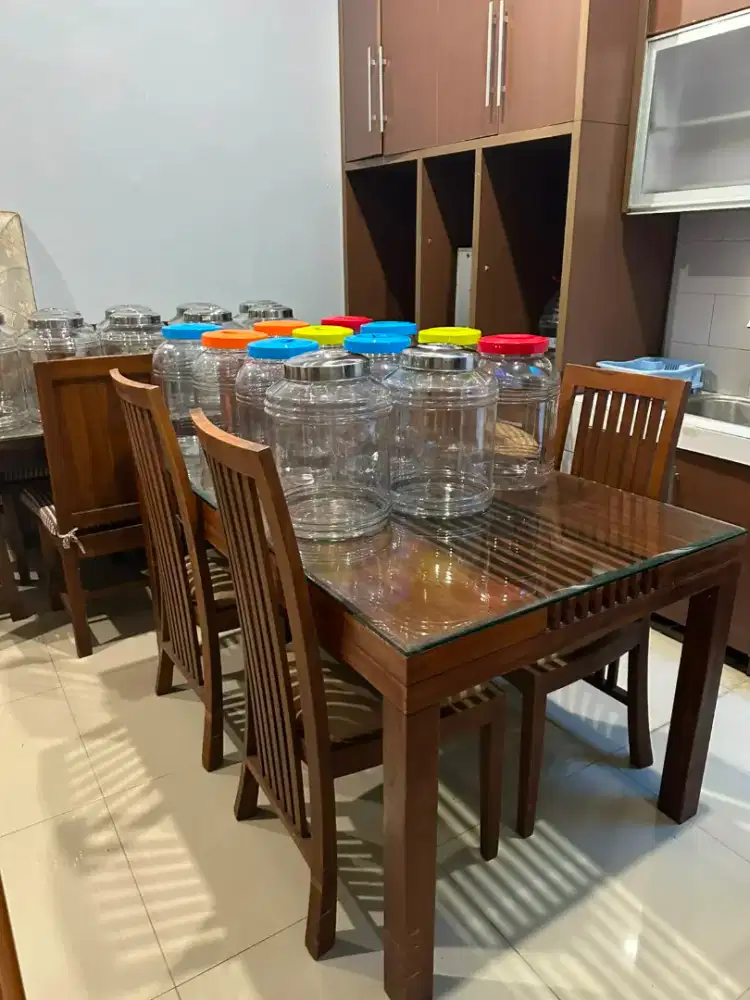 Meja makan jati solid 4kursi , kayu jati tua masih bagus dan kokoh