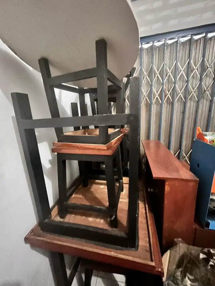 Meja kasir dan meja kursi 4 set