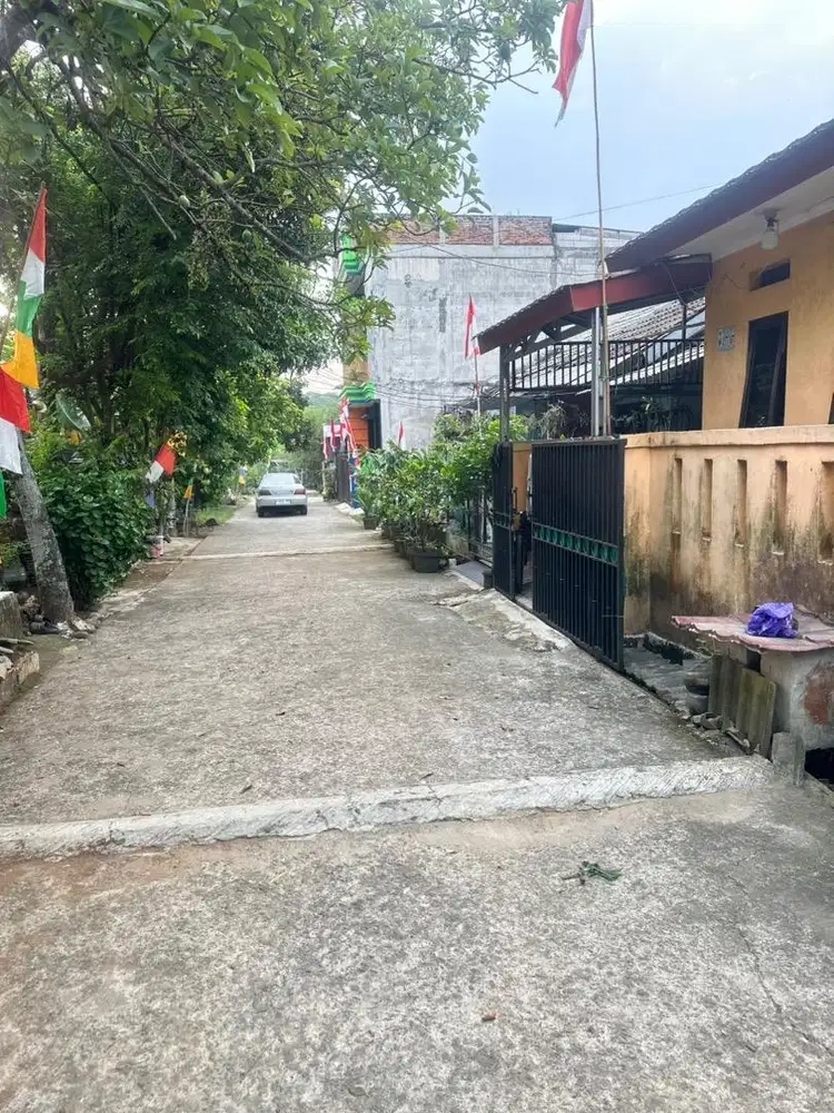 Perumahan belakang stasiun cilebut