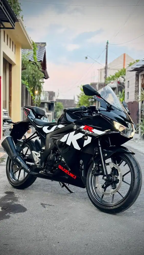 SUZUKI GSX 150 R KEYLESS ISTIMEWA