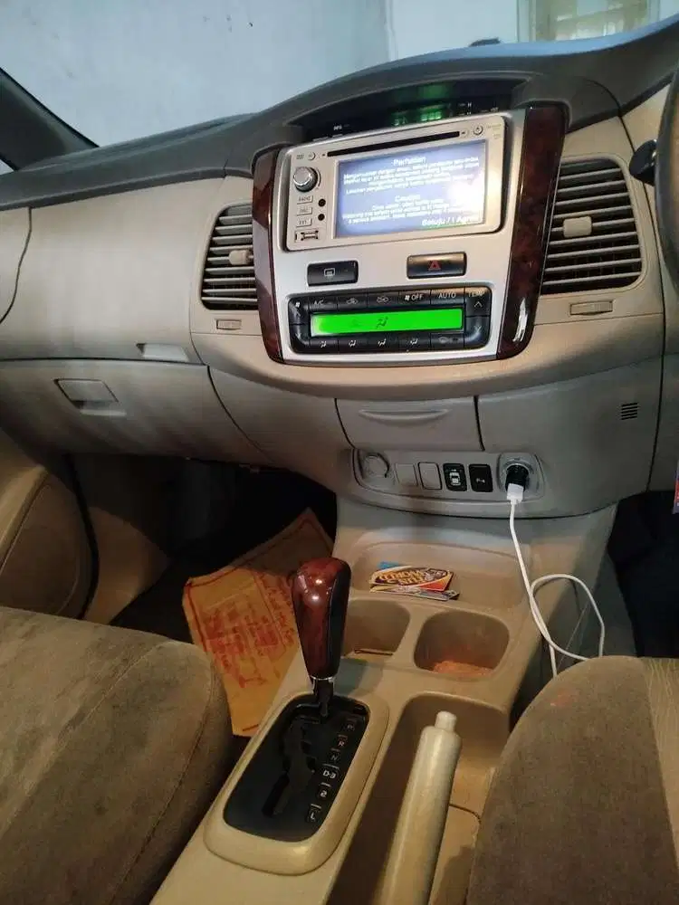 Toyota Kijang Innova 2011 Bensin