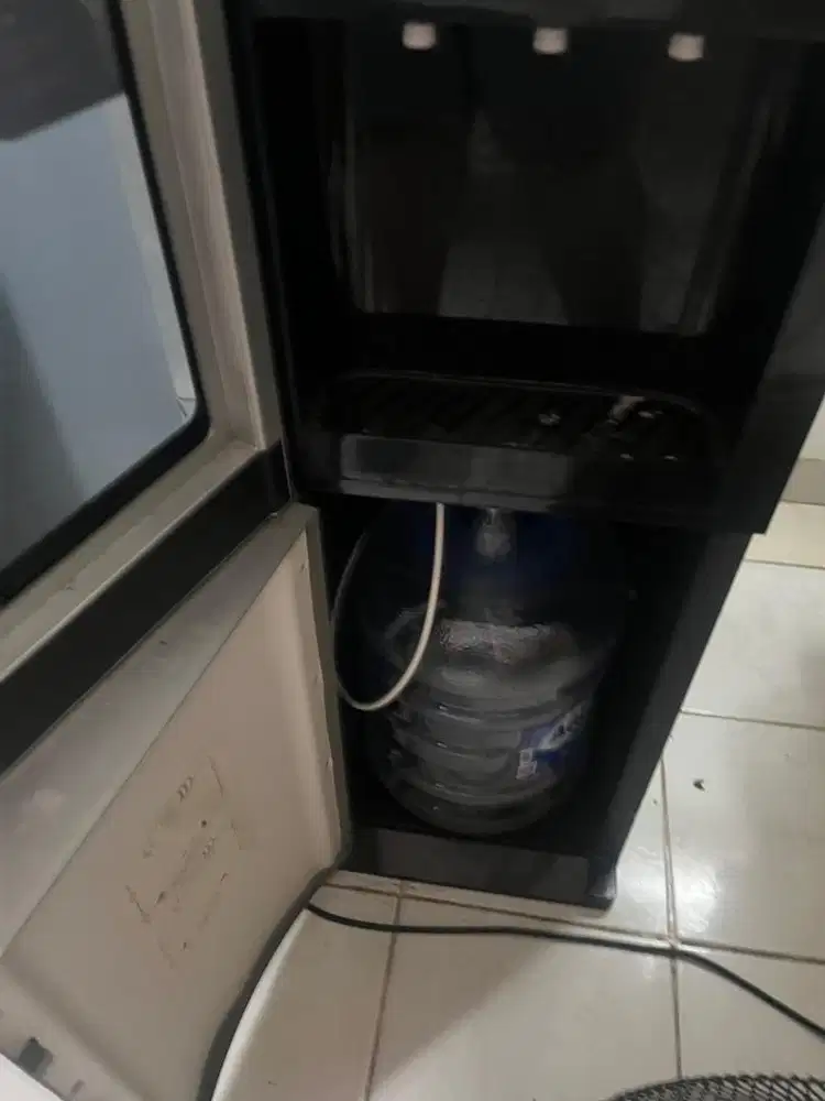 Denpoo dispenser air panas berfungsi