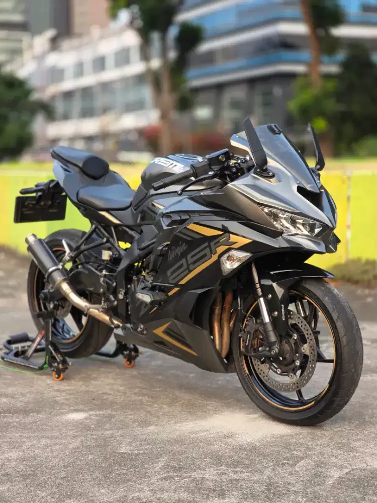 Kawasaki ZX25R ABS With Leovince