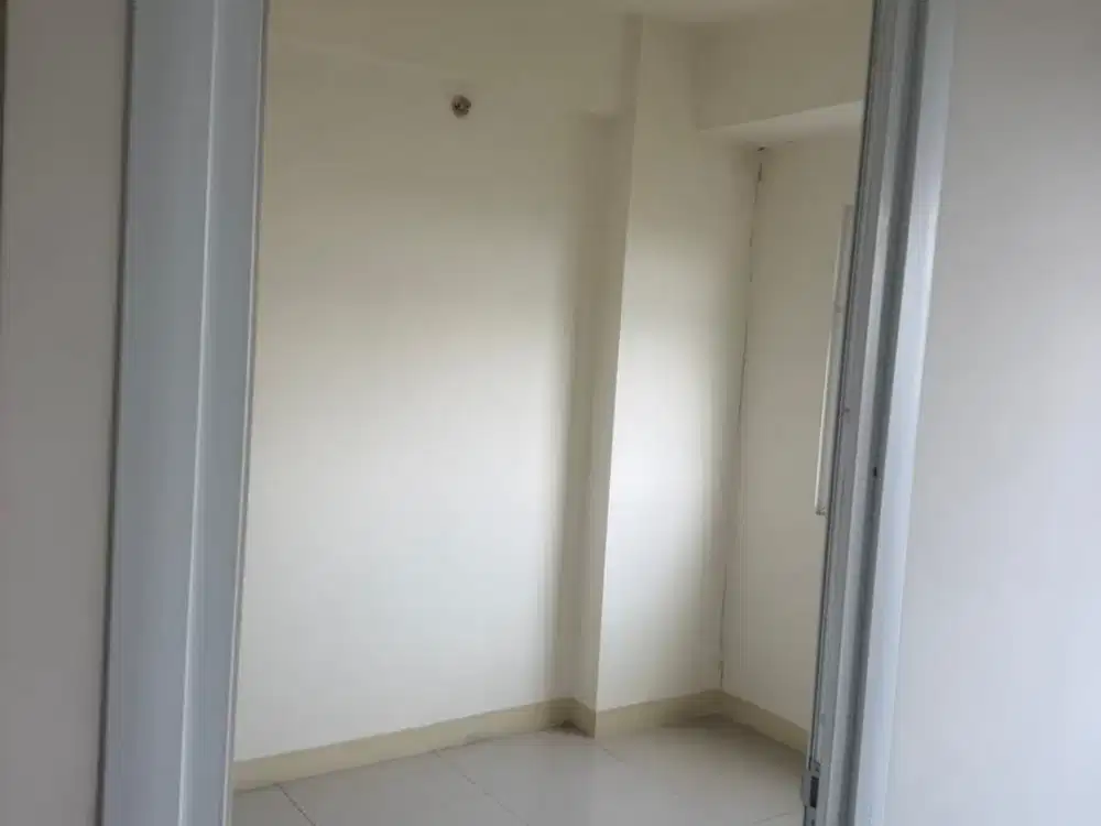 Di Jual Cepat Apartemen Unfurnished harga lagi murah unit blom pernah di pake