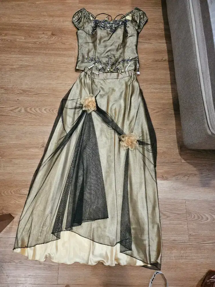 Banu Pesta / undangan formal warna gold hitam,