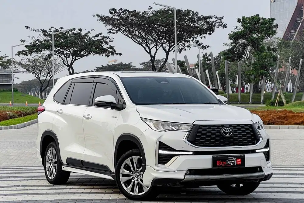 Toyota Kijang Innova Zenix Q Bensin 2.0 HV CVT TSS AT 2023 Putih
