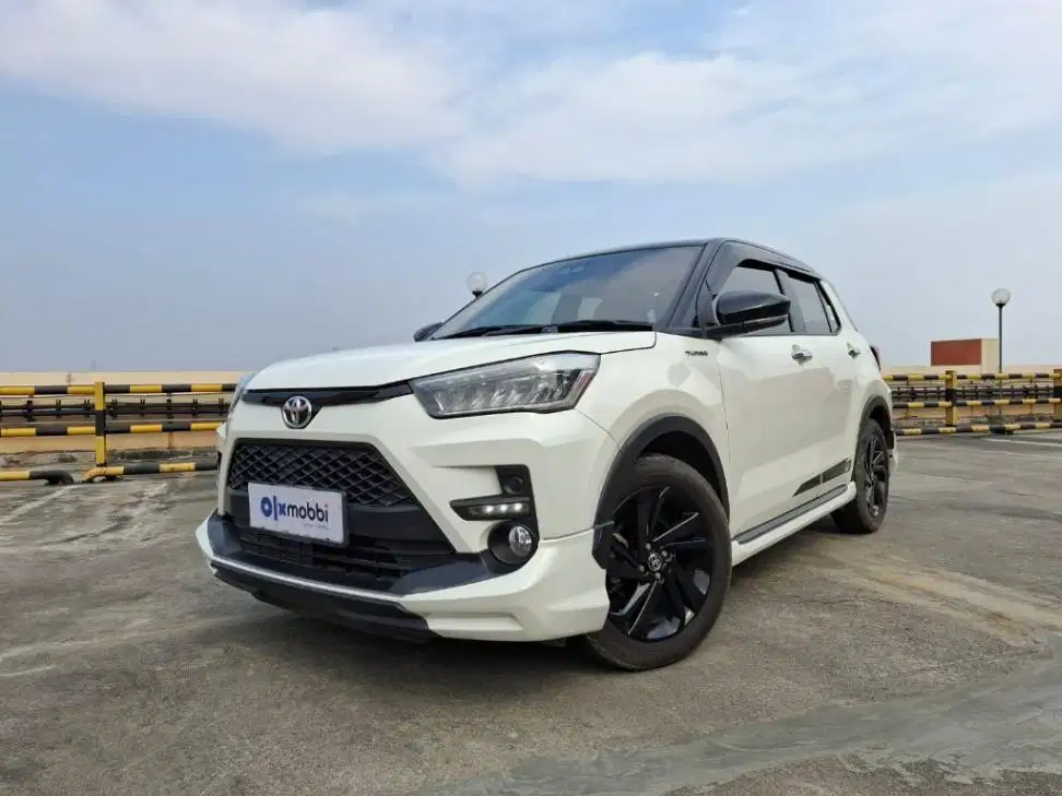 KM Rendah - Toyota Raize 1.0 GR Sport Two Tone Bensin-AT 2022