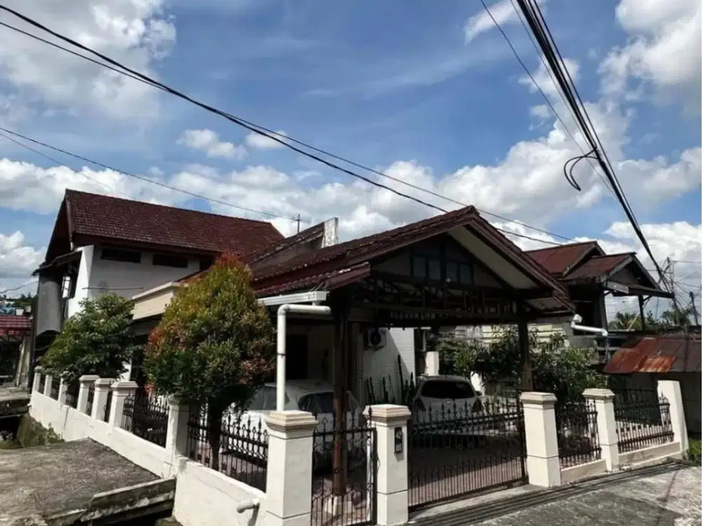 DIJUAL RUMAH TINGAL TENGAH KOTA ADA TAMBAHAN RUMAH KONTRAKAN UNTUK PEMASUKAN TAMBAHAN