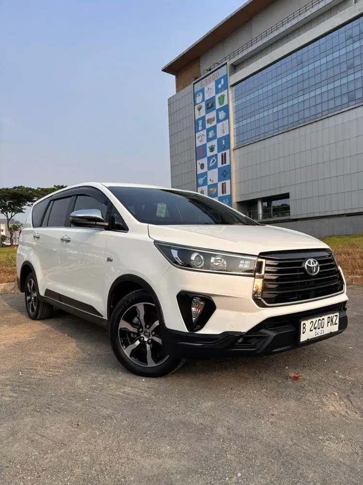 Kijang Innova 2.0 Venturer Bensin A/T 2021