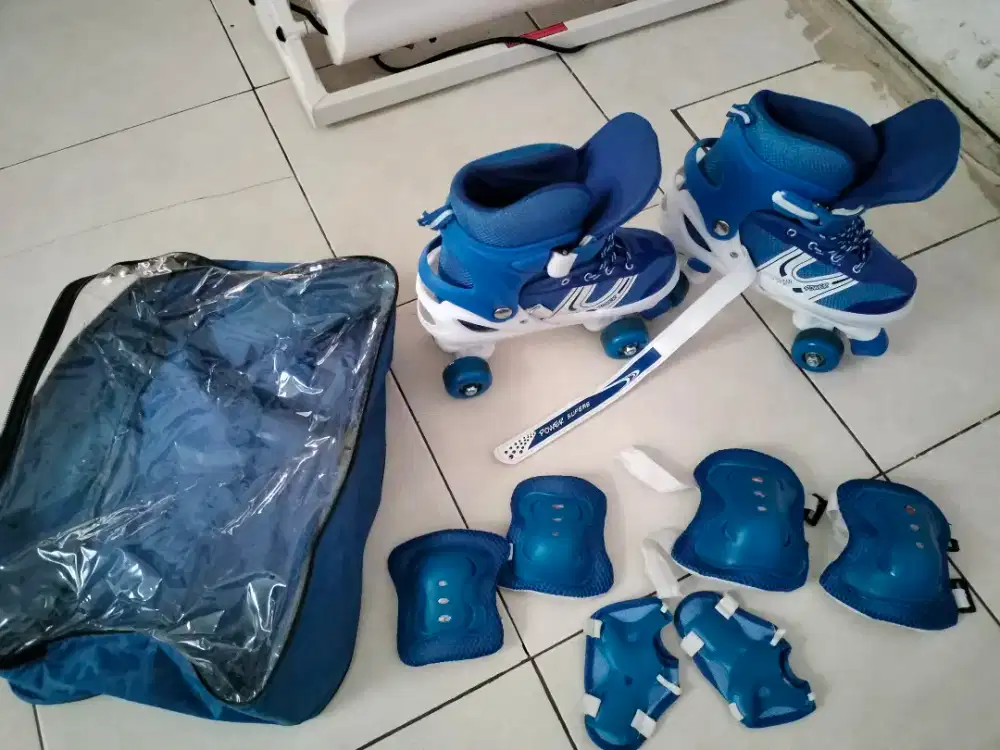 Sepatu roda merk superB