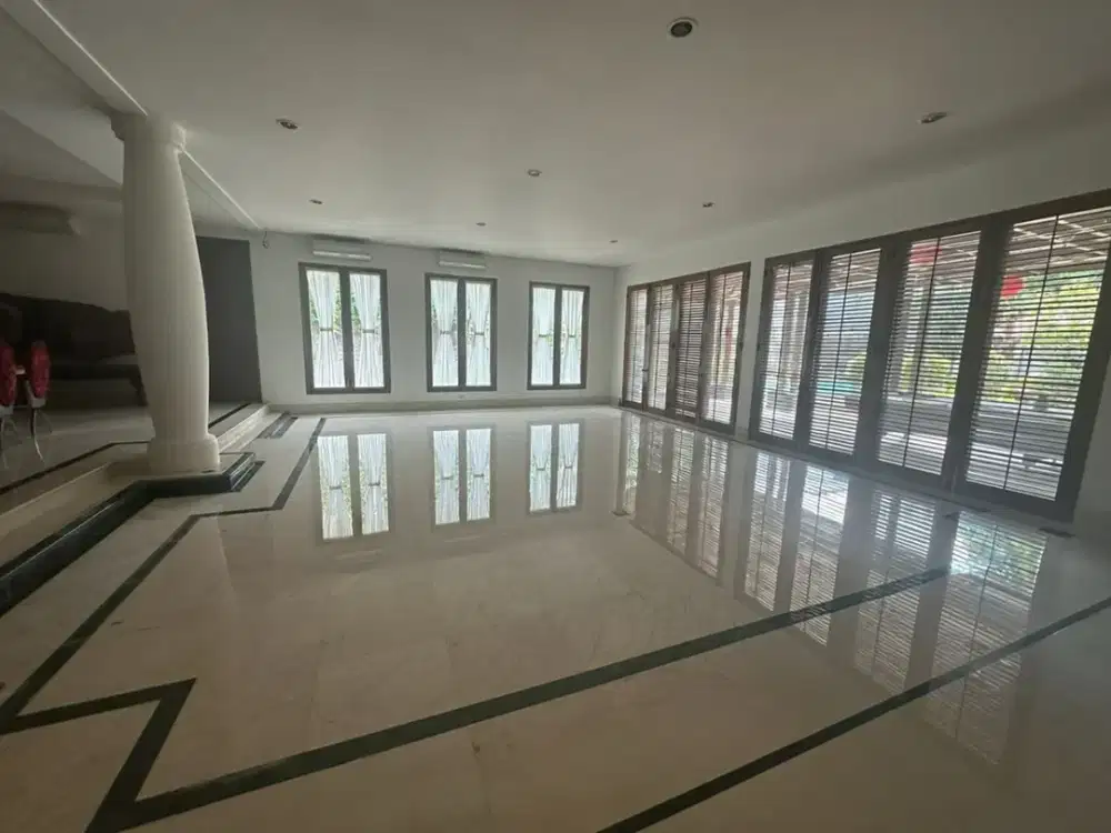 Nice and Spacious House with Pool and Nice Garden, Located in Kemang