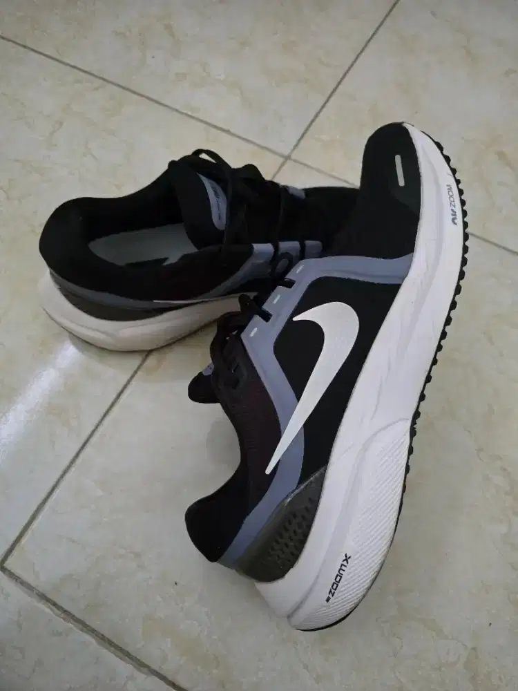 dijual sepatu lari nike air zoom vomero 16 ukuran 42